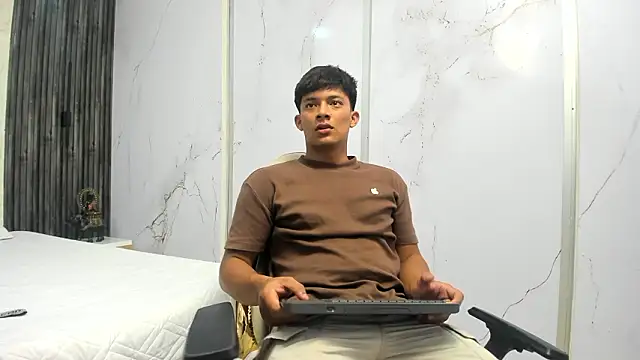 Andeuw   online show from March 2026 02:22:01 AM