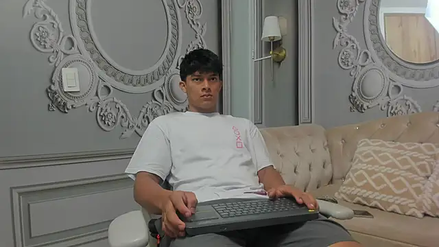 Andeuw   online show from April 2026 02:34:02 AM