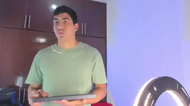 Milo LatinBoy online show from March 2026 07:24:02 PM