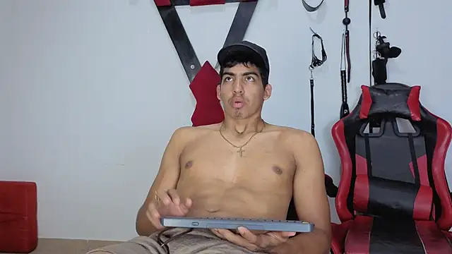 Snapshot of Milo_LatinBoy chatting on April 2026 07:15:01 PM Milo LatinBoy online show from April 2026 07:15:01 PM