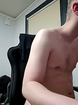 Snapshot of Aceyguy chatting on April 2026 07:19:01 PM Aceyguy online show from April 2026 07:19:01 PM