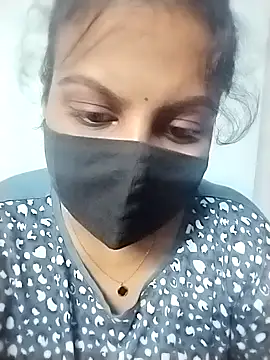 Snapshot of honeyflowerr chatting on April 2026 05:28:01 PM honeyflowerr online show from April 2026 05:28:01 PM