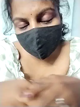 Snapshot of honeyflowerr chatting on April 2026 05:14:02 PM honeyflowerr online show from April 2026 05:14:02 PM