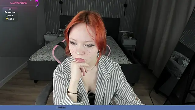 Loly Cuttie online show from April 2026 01:00:01 AM