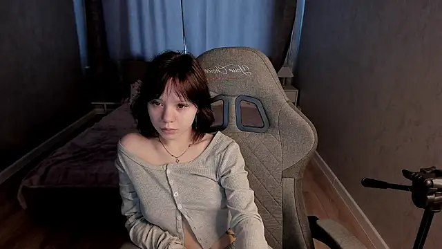 Loly Cuttie online show from May 2026 01:03:02 AM