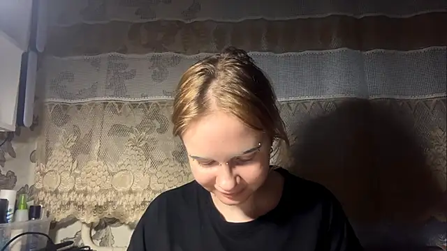 KrystenHoye online show from April 2026 04:12:01 PM