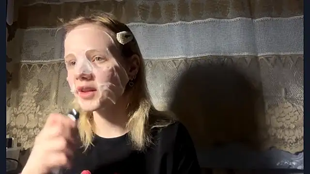 KrystenHoye online show from April 2026 05:29:01 PM