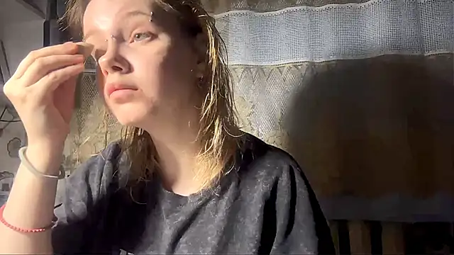 KrystenHoye online show from April 2026 04:10:02 PM