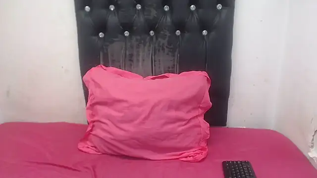 Snapshot of SweetSinAura chatting on April 2026 04:48:01 PM SweetSinAura online show from April 2026 04:48:01 PM