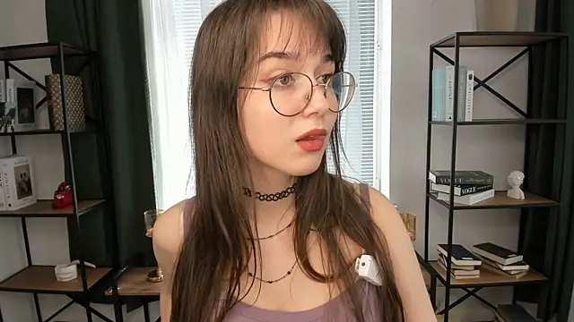 Snapshot of LaelIvie chatting on April 2026 08:04:01 AM LaelIvie online show from April 2026 08:04:01 AM