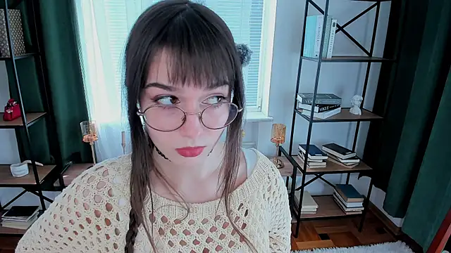 Snapshot of LaelIvie chatting on April 2026 08:31:02 AM LaelIvie online show from April 2026 08:31:02 AM