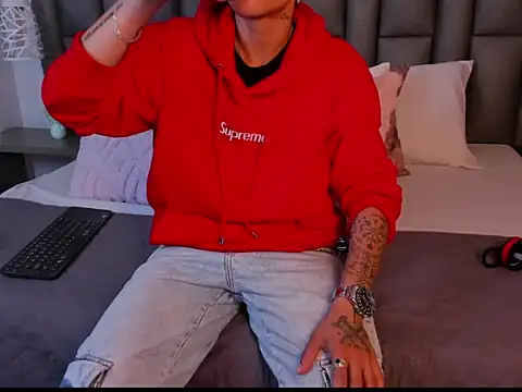 Snapshot of ZoeGrey chatting on April 2026 12:31:01 PM ZoeGrey online show from April 2026 12:31:01 PM