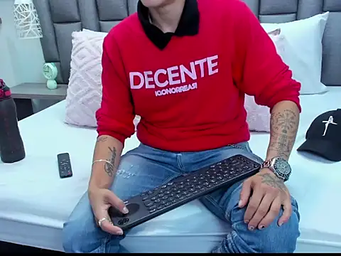 Snapshot of ZoeGrey chatting on April 2026 12:32:01 PM ZoeGrey online show from April 2026 12:32:01 PM