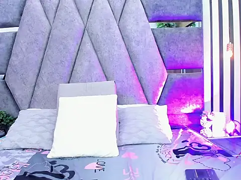 Snapshot of WinnieClarke chatting on March 2026 11:54:01 AM WinnieClarke online show from March 2026 11:54:01 AM