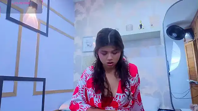 Snapshot of WinnieClarke chatting on April 2026 08:02:02 PM WinnieClarke online show from April 2026 08:02:02 PM