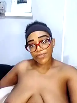 sultrydiva00 online show from April 2026 06:01:01 PM