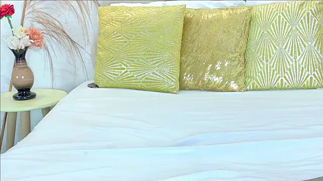 Snapshot of RoxiPlace chatting on April 2026 12:44:02 PM RoxiPlace online show from April 2026 12:44:02 PM