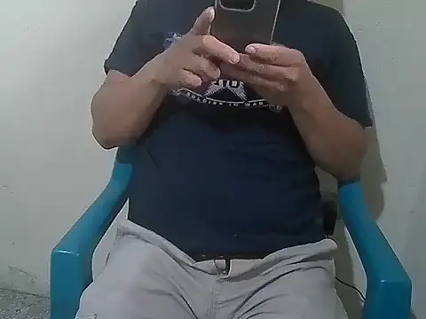 Snapshot of Luis-Armando chatting on April 2026 09:04:02 PM Luis-Armando online show from April 2026 09:04:02 PM