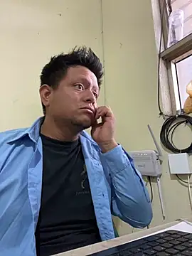 Snapshot of Luis-Armando chatting on April 2026 05:20:02 PM Luis-Armando online show from April 2026 05:20:02 PM