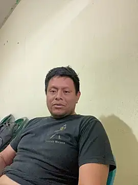 Snapshot of Luis-Armando chatting on April 2026 10:10:02 PM Luis-Armando online show from April 2026 10:10:02 PM