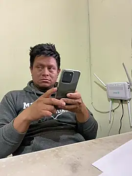 Snapshot of Luis-Armando chatting on April 2026 04:19:01 PM Luis-Armando online show from April 2026 04:19:01 PM