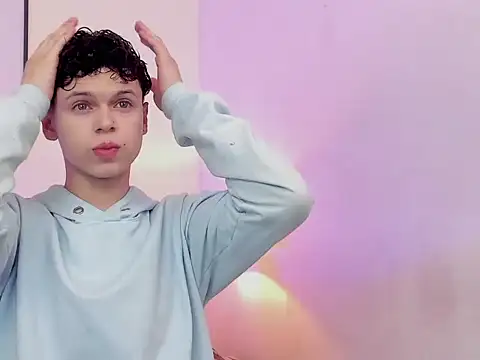 Snapshot of mykelcano chatting on April 2026 01:07:01 PM mykelcano online show from April 2026 01:07:01 PM