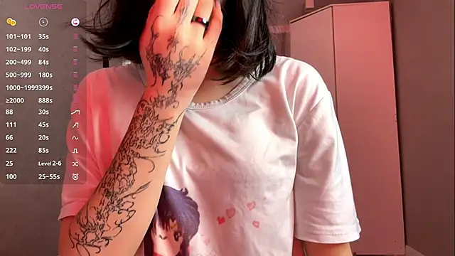 AmeliaMiotii online show from April 2026 11:17:01 AM