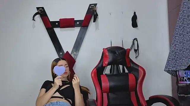 Snapshot of Hana_and_Zeta2026 chatting on April 2026 12:13:01 PM Hana and Zeta2026 online show from April 2026 12:13:01 PM