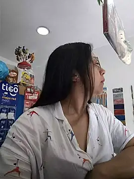 Snapshot of Violeta--7 chatting on June 2026 01:43:02 PM Violeta--7 online show from June 2026 01:43:02 PM