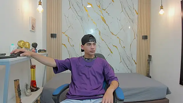 Kitsune 44 online show from April 2026 07:08:01 PM