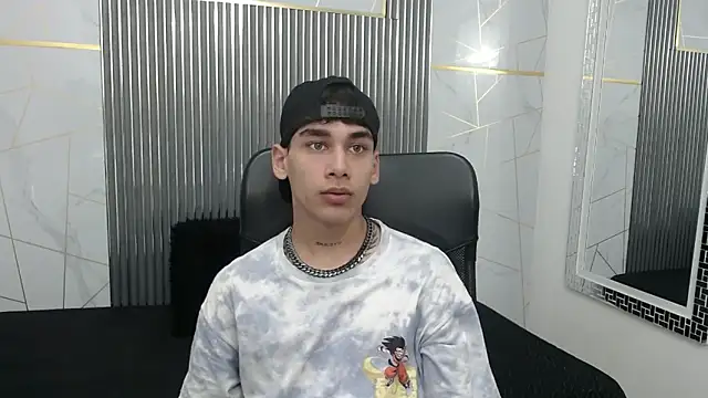 Kitsune 44 online show from April 2026 07:10:01 PM