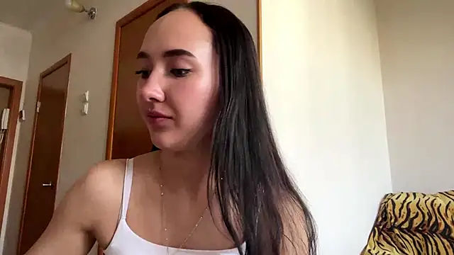 Snapshot of Liesenaniles chatting on May 2026 08:08:01 AM Liesenaniles online show from May 2026 08:08:01 AM