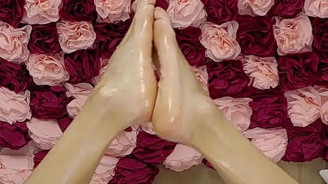 Snapshot of AriannaCruise chatting on April 2026 07:45:01 AM AriannaCruise online show from April 2026 07:45:01 AM