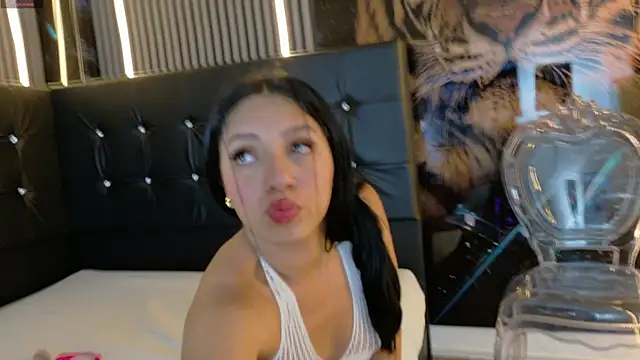  Carolyn online show from April 2026 03:21:01 AM