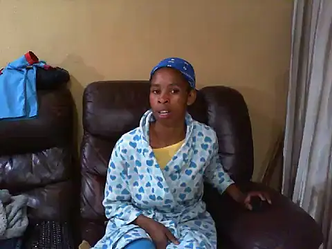 Snapshot of Queen-minaji chatting on April 2026 07:15:01 PM Queen-minaji online show from April 2026 07:15:01 PM