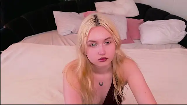 Lilly Eyes online show from July 2026 01:47:02 PM