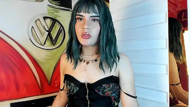 GlossyBratz online show from May 2026 07:44:02 PM