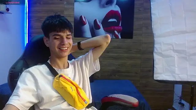 Snapshot of maxim_rod chatting on June 2026 02:30:01 PM maxim rod online show from June 2026 02:30:01 PM