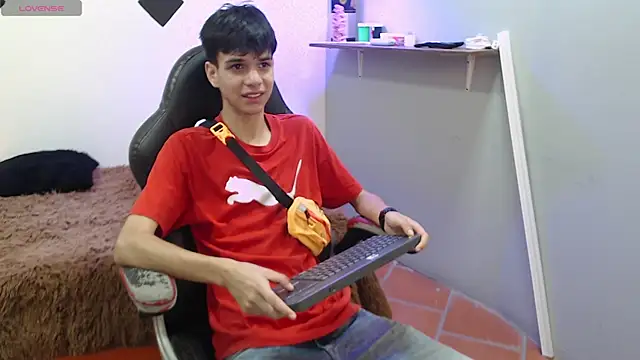 Snapshot of maxim_rod chatting on June 2026 06:34:01 PM maxim rod online show from June 2026 06:34:01 PM