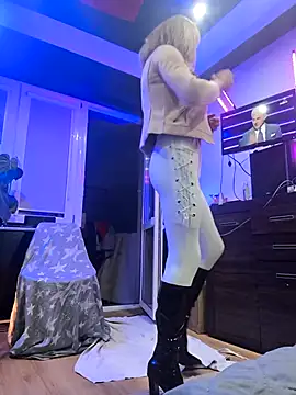 Snapshot of DomMONIKA chatting on April 2026 05:57:01 PM DomMONIKA online show from April 2026 05:57:01 PM