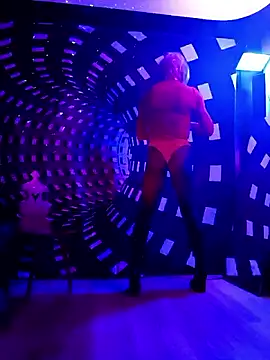 Snapshot of DomMONIKA chatting on April 2026 09:30:01 PM DomMONIKA online show from April 2026 09:30:01 PM