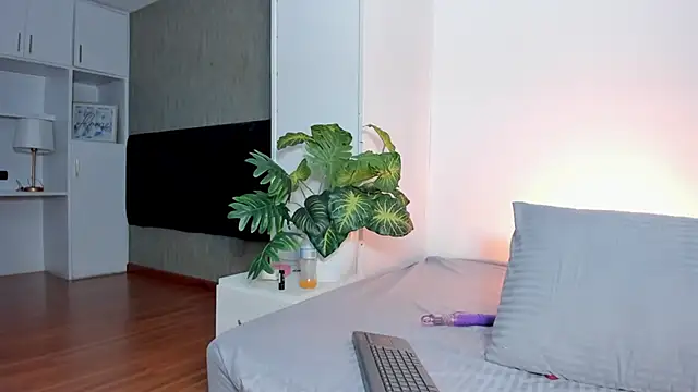 EvaaConnor online show from March 2026 07:36:02 PM