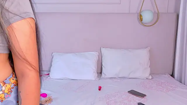 Snapshot of ThalianaRosse chatting on April 2026 03:23:02 AM ThalianaRosse online show from April 2026 03:23:02 AM