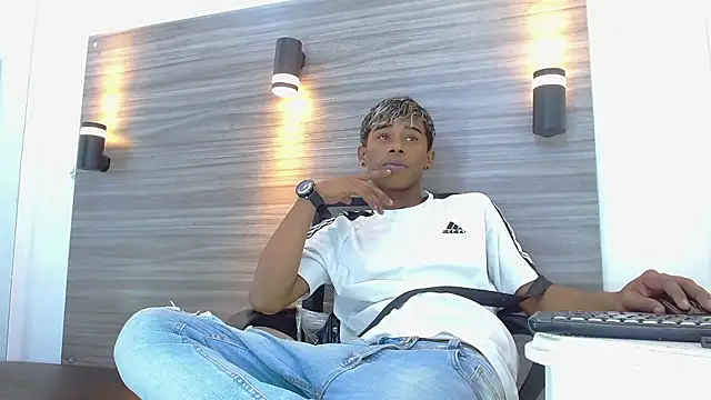 LuckyBluex online show from March 2026 03:40:01 AM