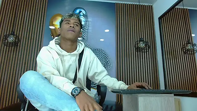 LuckyBluex online show from April 2026 11:59:01 AM