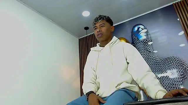 LuckyBluex online show from April 2026 12:12:01 PM