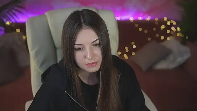 LindsyRawr online show from April 2026 07:00:01 PM