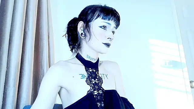 Snapshot of H3xD0ll chatting on April 2026 12:04:01 AM H3xD0ll online show from April 2026 12:04:01 AM