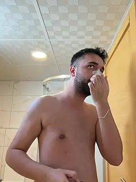 Arin21201 online show from April 2026 12:42:01 PM