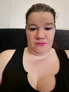 Snapshot of curvystachel42 chatting on April 2026 11:18:02 AM curvystachel42 online show from April 2026 11:18:02 AM